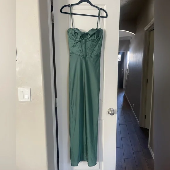 House of CB green Charmaine dress - Picture 2 of 6